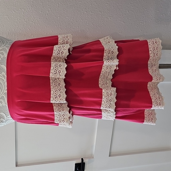 Judith March Dresses & Skirts - Judith March Size small Pink And Whote Crochet Lace Strapless Ruffle Dress